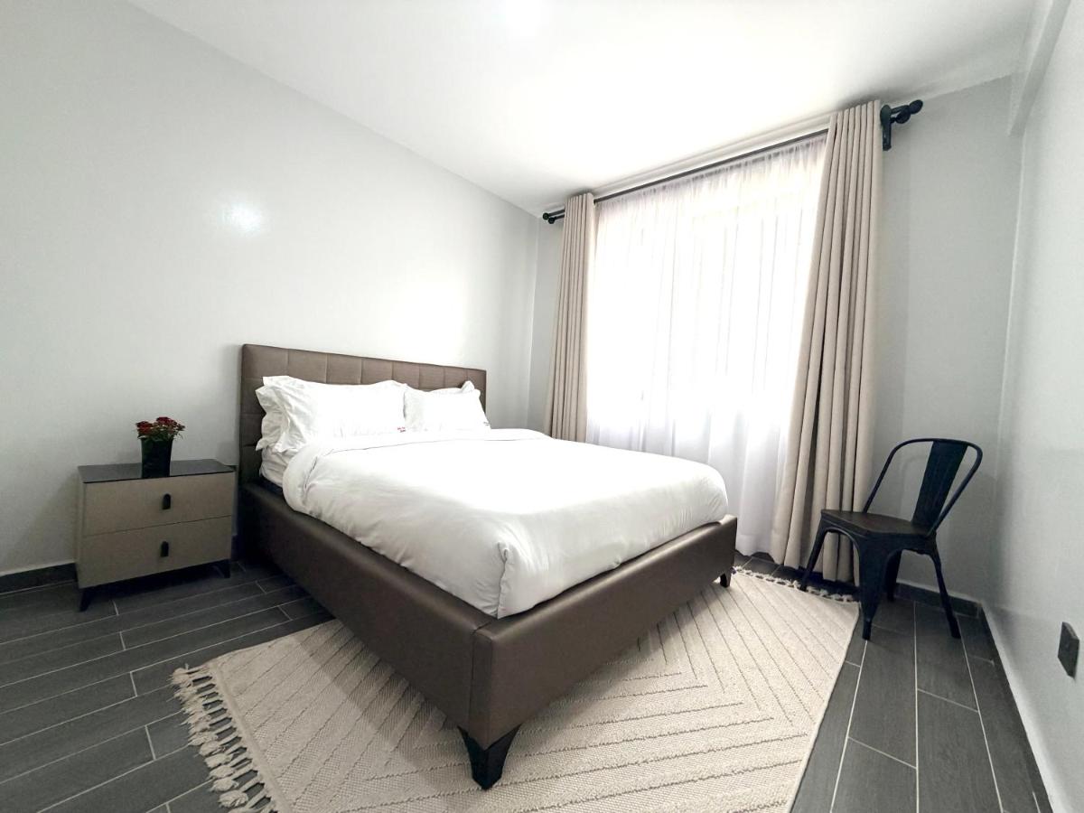 D&D Executive Suites, Balcony With Amazing Lake View, Secure Parking - B&B Nakuru