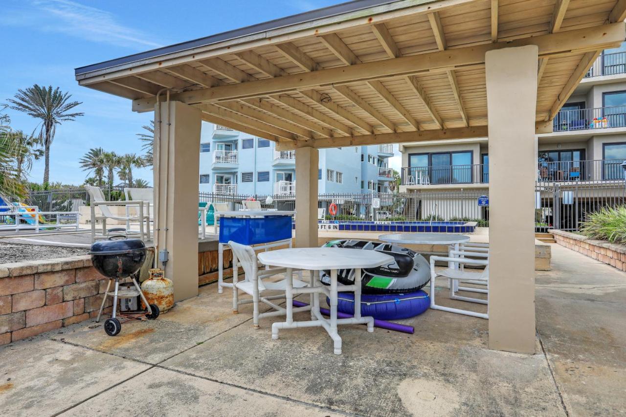 Renovated condo with ocean views, pool, & beach access - B&B Jacksonville Beach