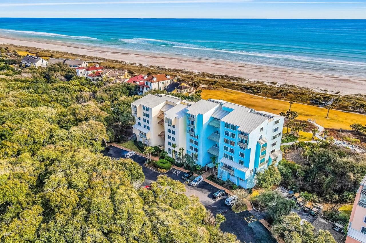 Oceanfront condo with direct beach access, pool, balcony, grilling area, & AC - B&B Fernandina Beach