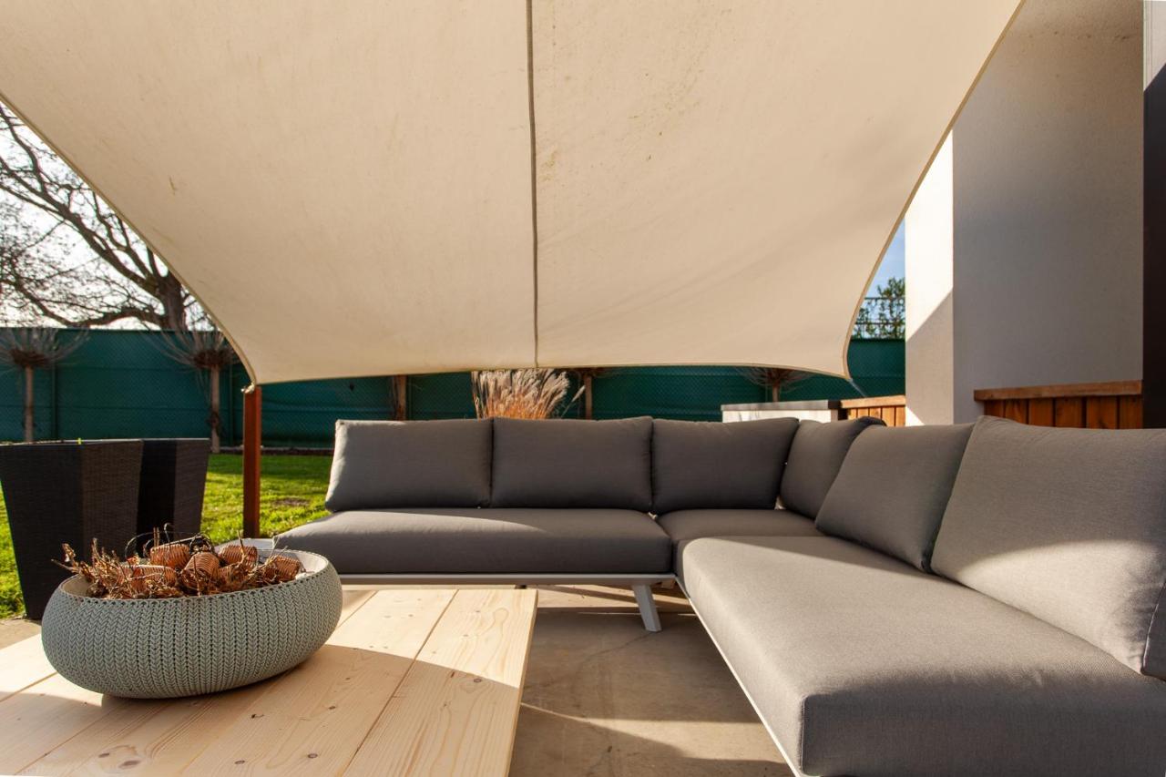 8P 4B Luxury Villa Close to Maastricht - Chambres d'hôtes Lanaken