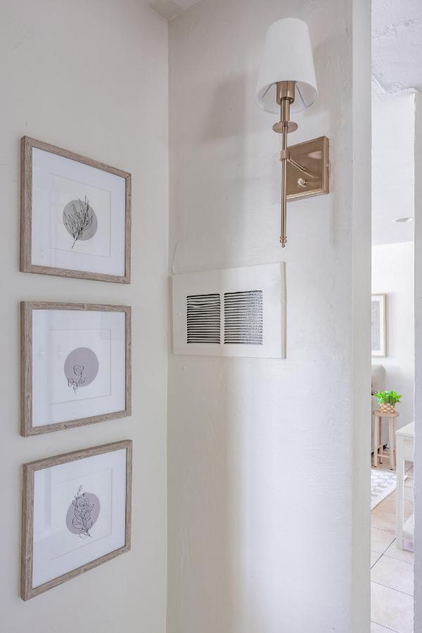 Light & Airy by Coastline Vacation Rentals - B&B San Diego
