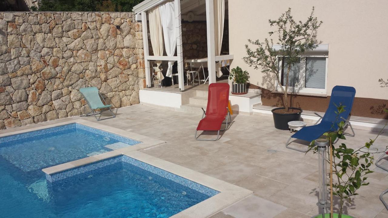 Family Apartments Švob with pool - Chambres d’hôtes Novi Vinodolski