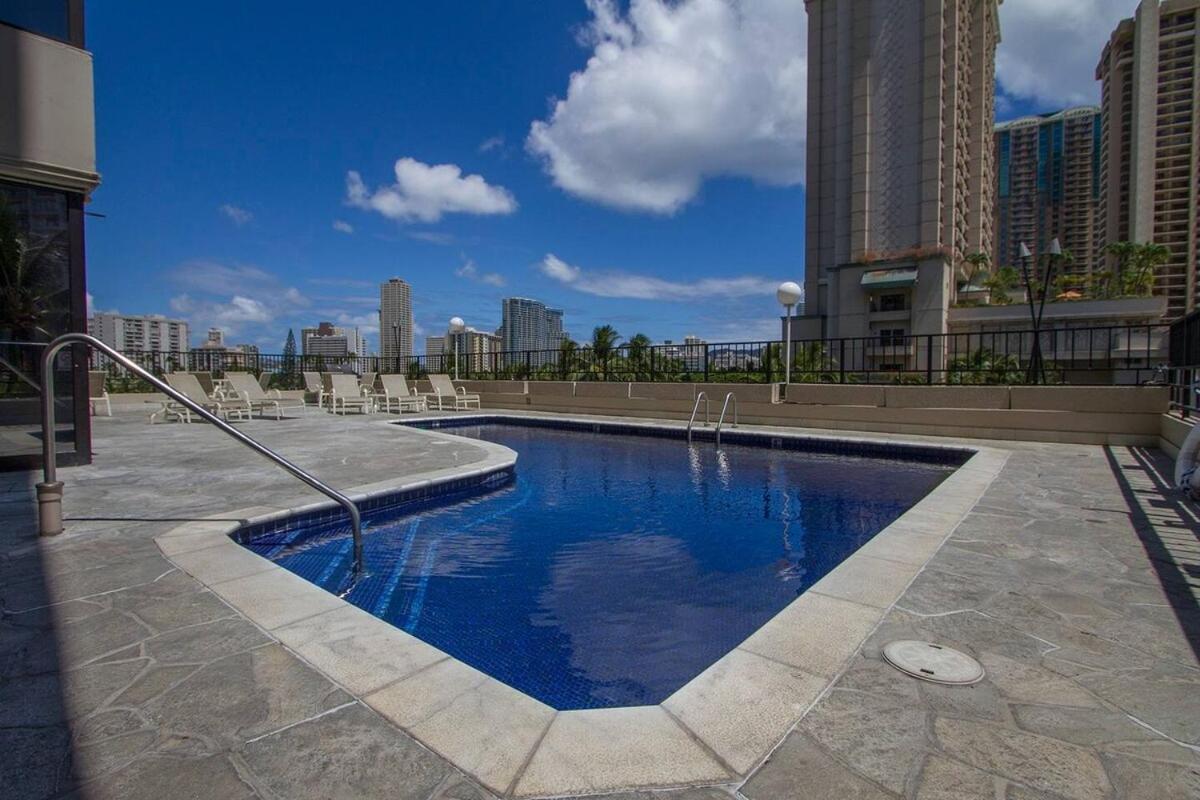 Palms Waikiki Studio with Partial Ocean Views - B&B Honolulu