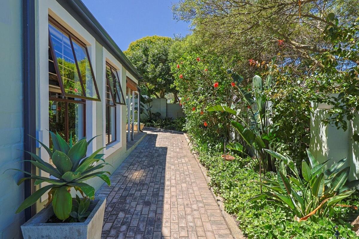 Herringbone with Wood-Fired Hot Tub - B&B Hermanus