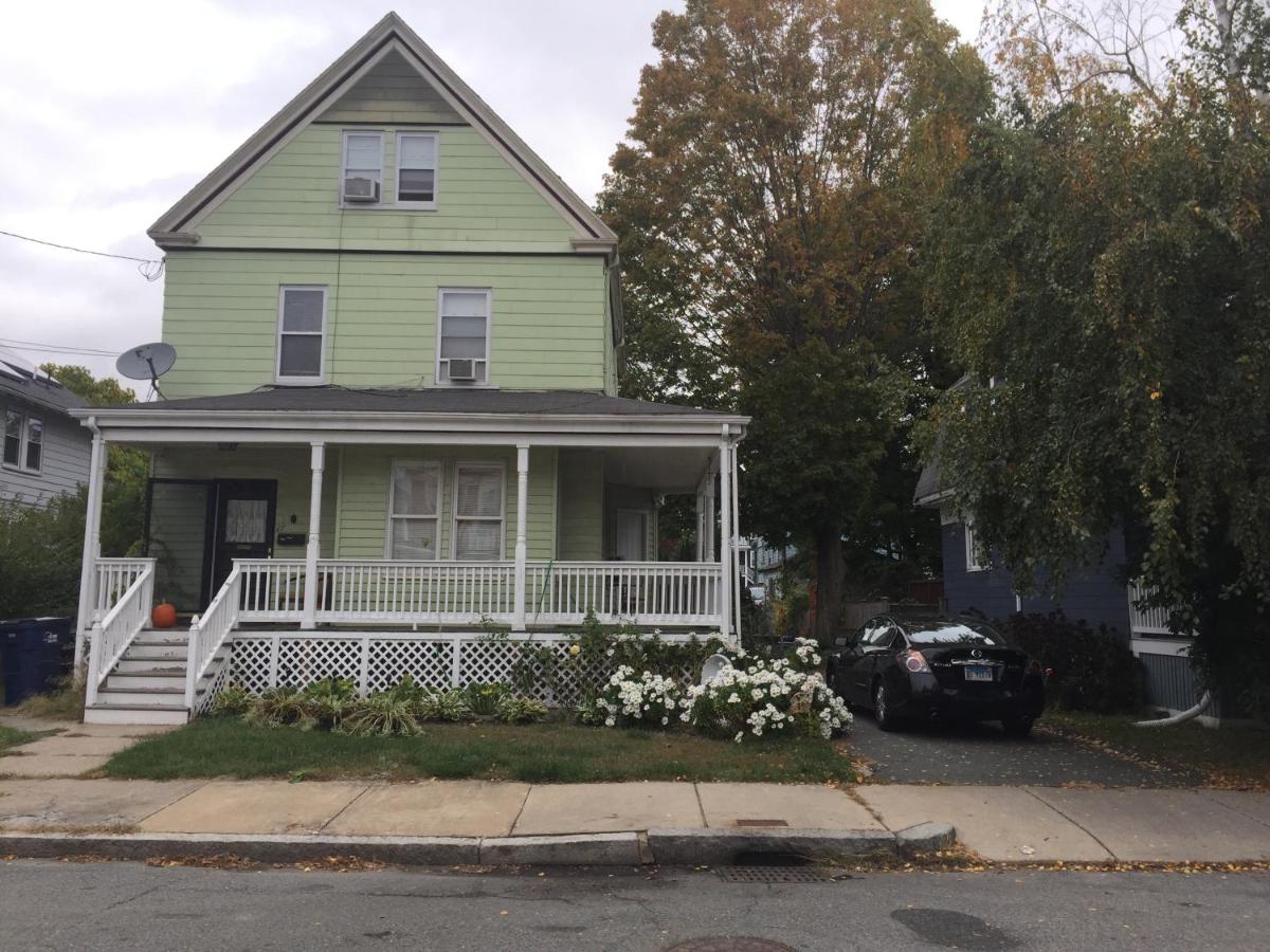 Boston Private Bedroom near train&buses - Ferienwohnung Boston