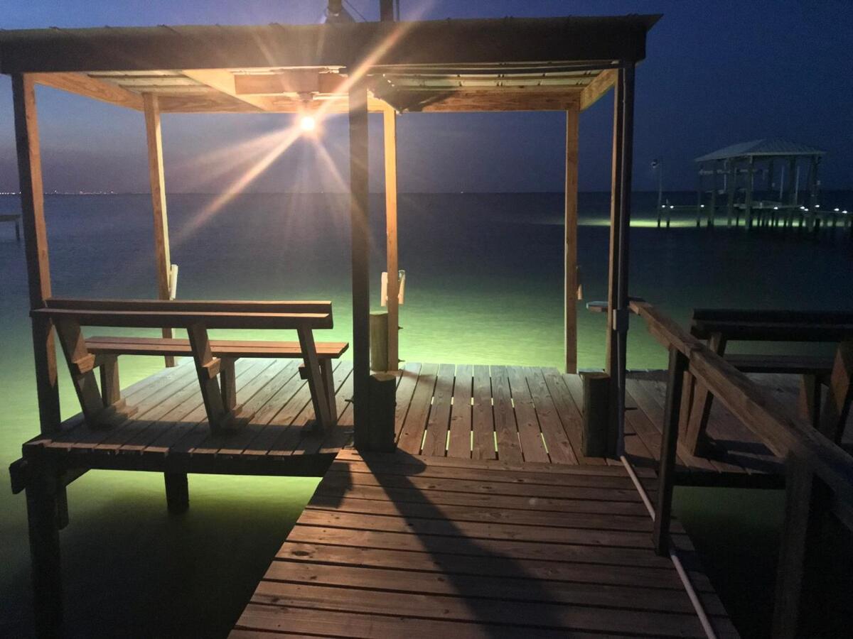 Galveston Bay Elegant Waterfront Home 3bed 3b Lighted Private fishing pier - Bed and Breakfast San Leon