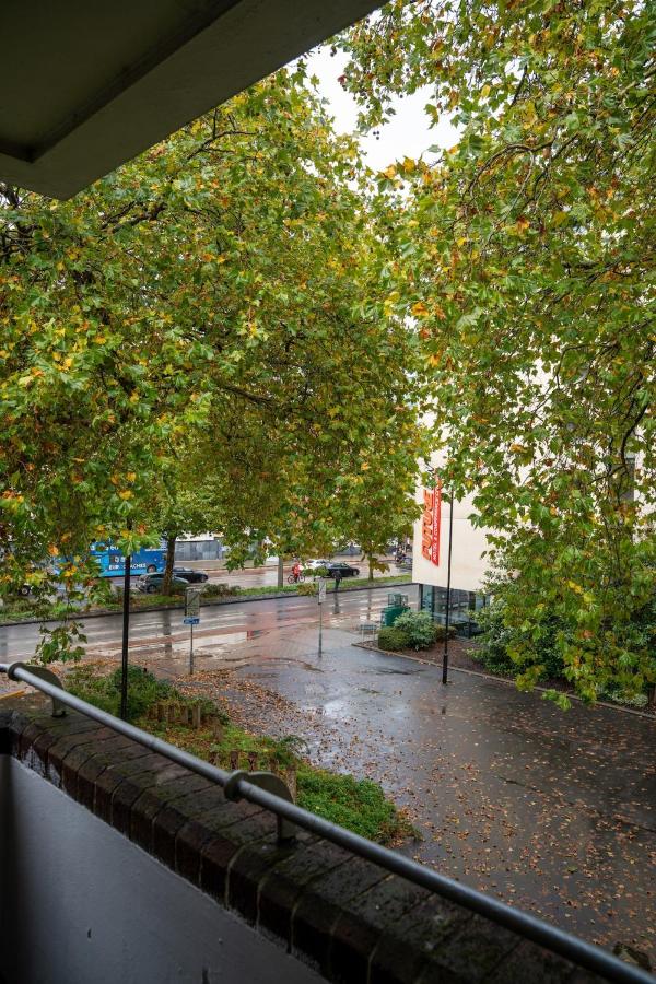 City Centre 2-Bed with Balcony, Cabot Circus - Ferienwohnung Bristol
