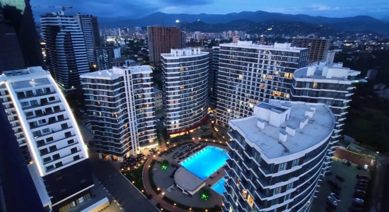 Spacious Pomegranate Studio beach front line - Ferienwohnung Batumi