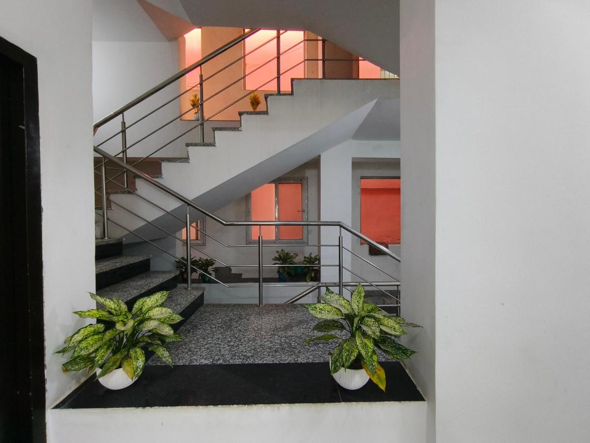 Vedas Villa A Premium Stay At Ram Mandir Ayodhya Free Buffet breakfast - B&B Ayodhya