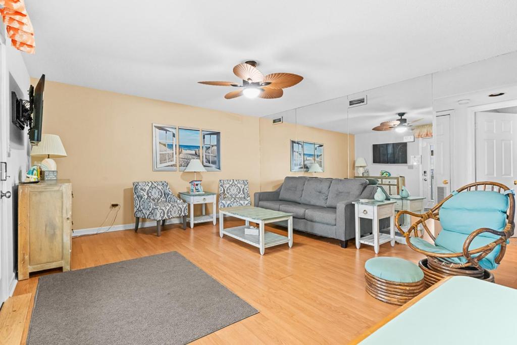Classic Bayside Condo Near Harpoon Hannas Close to Beach & Dining - B&B Ocean City