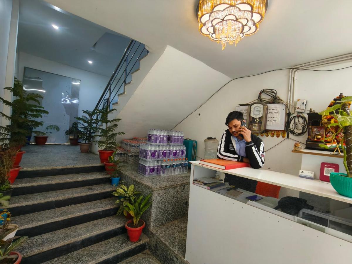 Vedas Villa A Premium Stay At Ram Mandir Ayodhya Free Buffet breakfast - B&B Ayodhya