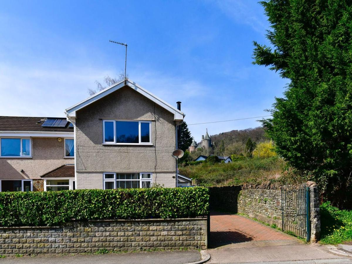 Castell Coch Retreat 5BR House with Garden & Free Parking - Chambres d'hôtes Taff's Well