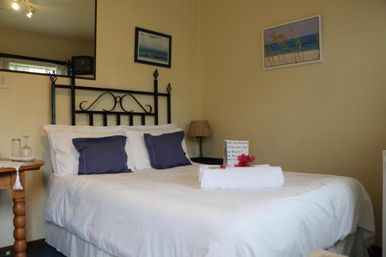 Double Room with Garden View and Private Bathroom