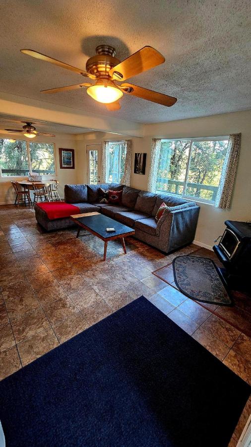 Lake retreat Nevada city cabin - B&B Nevada City