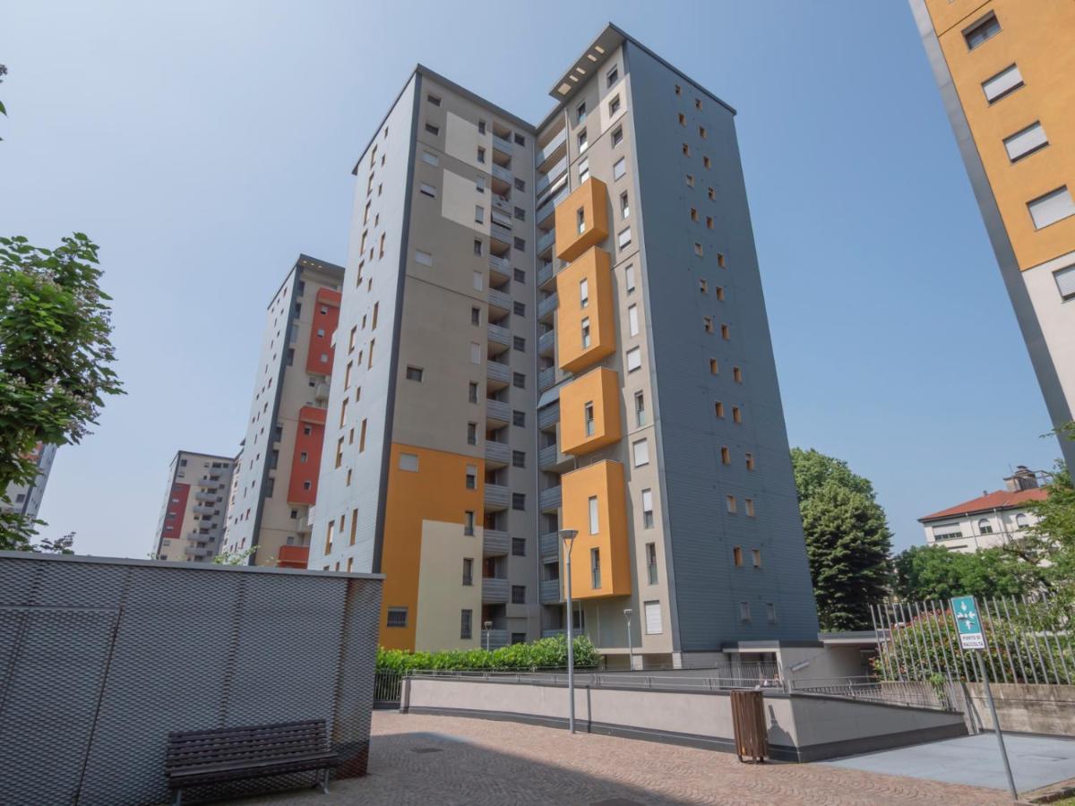 Bicocca, Free PARKING, Private Garage, Metro M5 200m, Garden, Kids & Pet Friendly - Chambres d'hôtes Milan