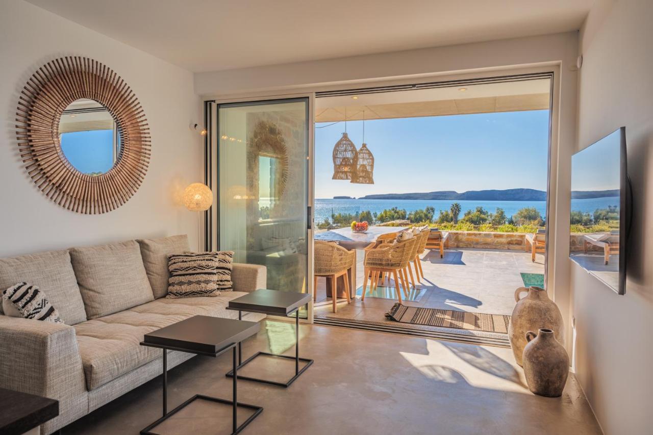 Villa VIEW with Private Pool, Sauna & Seaview - B&B Gialova