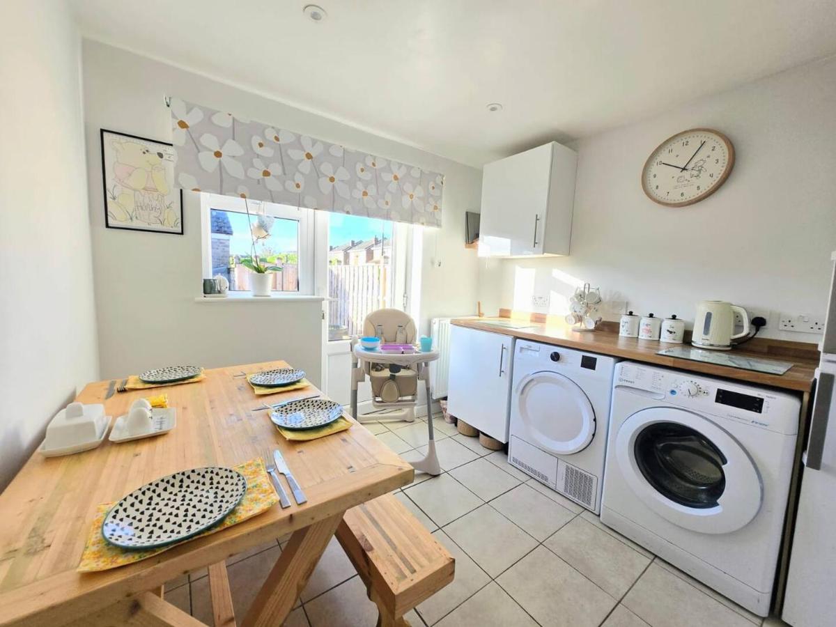 Family & Pet-Friendly house Log Burner & Garden - Chambres d’hôtes Clowne