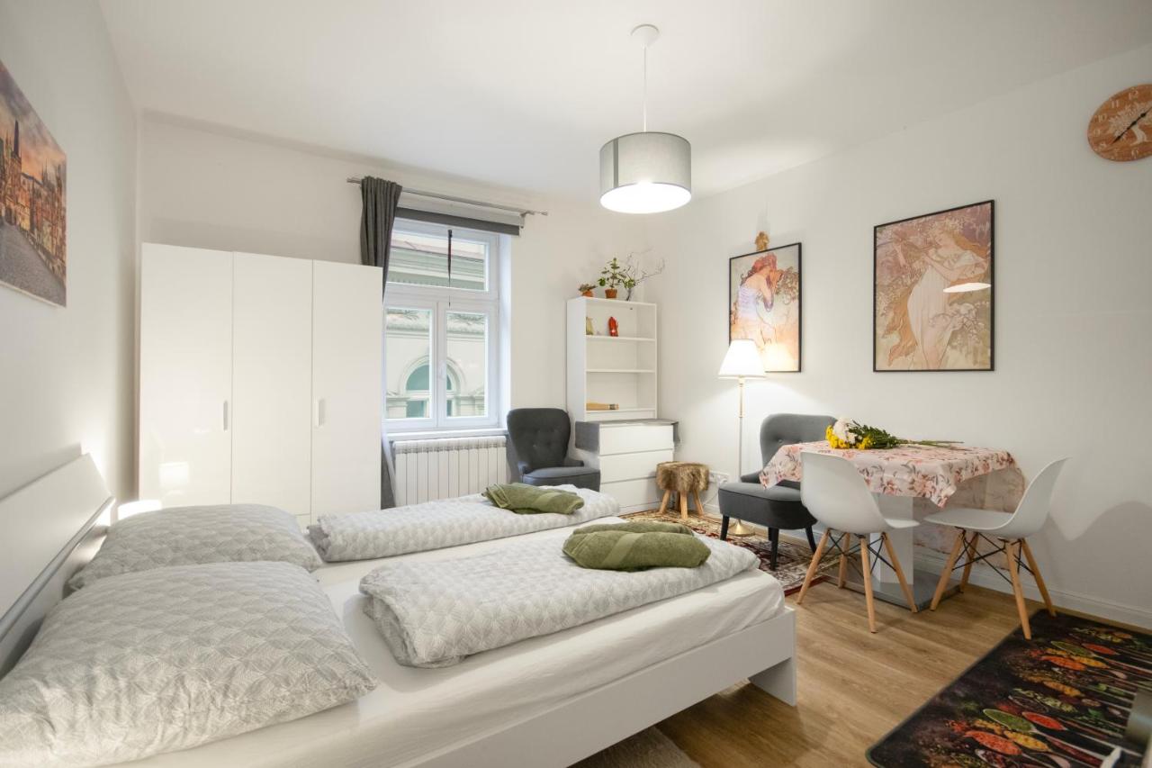 Lovely Prague Apartment 2 with AC - B&B Prague