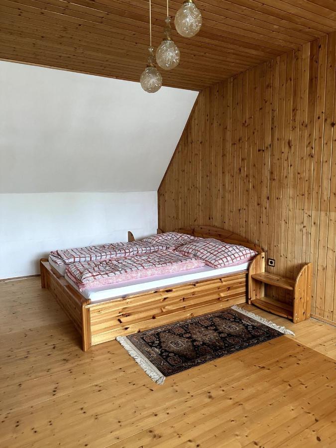 F1 - MotoGP House with garden - Chambres d'hôtes Zeltweg