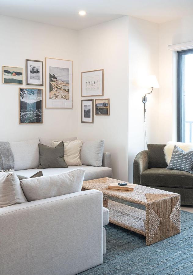 Powder and Par Penthouse by Revelstoke Vacations - B&B Revelstoke