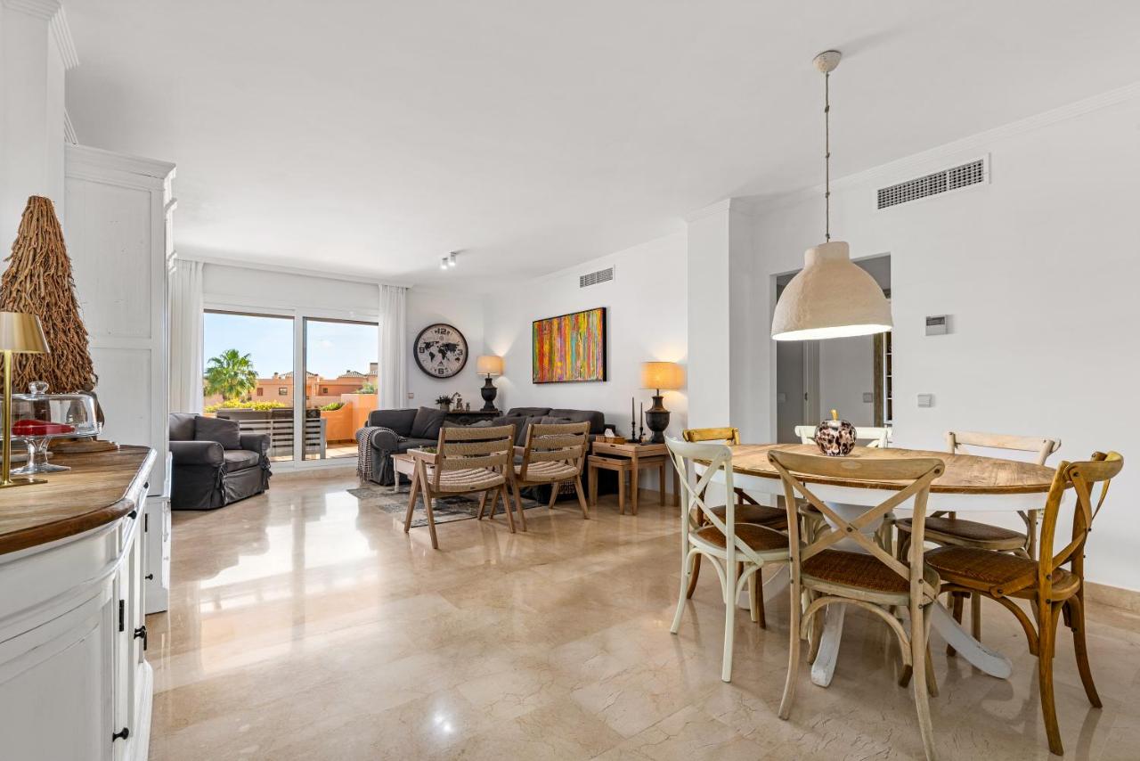 Appartement face mer avec accès au padel privé belle terrasse et grande piscine - B&B Casares