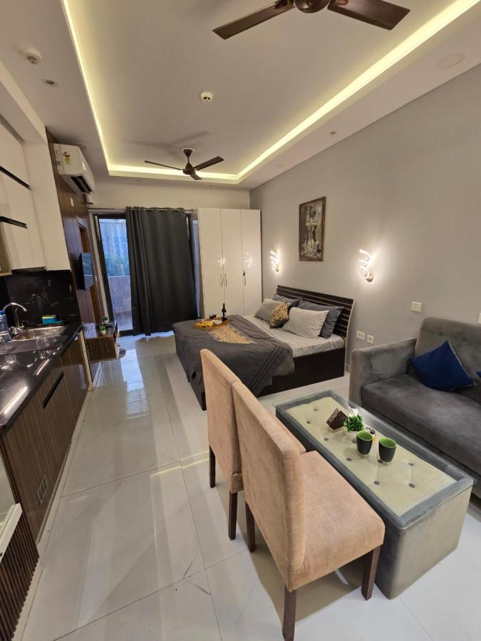 The Mulberry Silk - 69 shades of grey - Chambres d’hôtes Noida