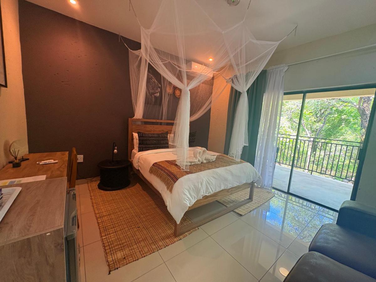 Chambre Lit Queen-Size - Vue sur Jardin