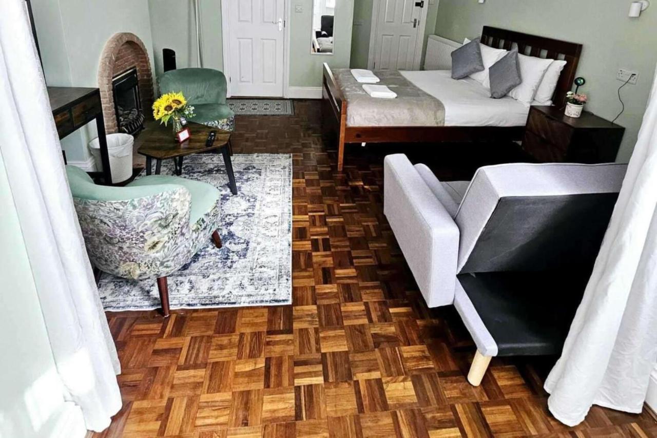 Apartment - Sleeps 6 - Self Check In - Beach Close - B&B Portsmouth