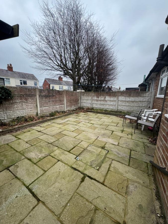 Hillside Stays - Cosy 2 Bed Bungalow, Pet Friendly - B&B Blackpool