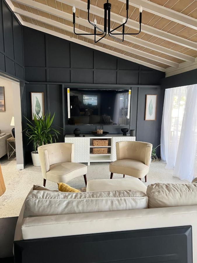 Huge Pool Retreat Sleeps 10 and Near Downtown - Chambres d'hôtes Lakeland