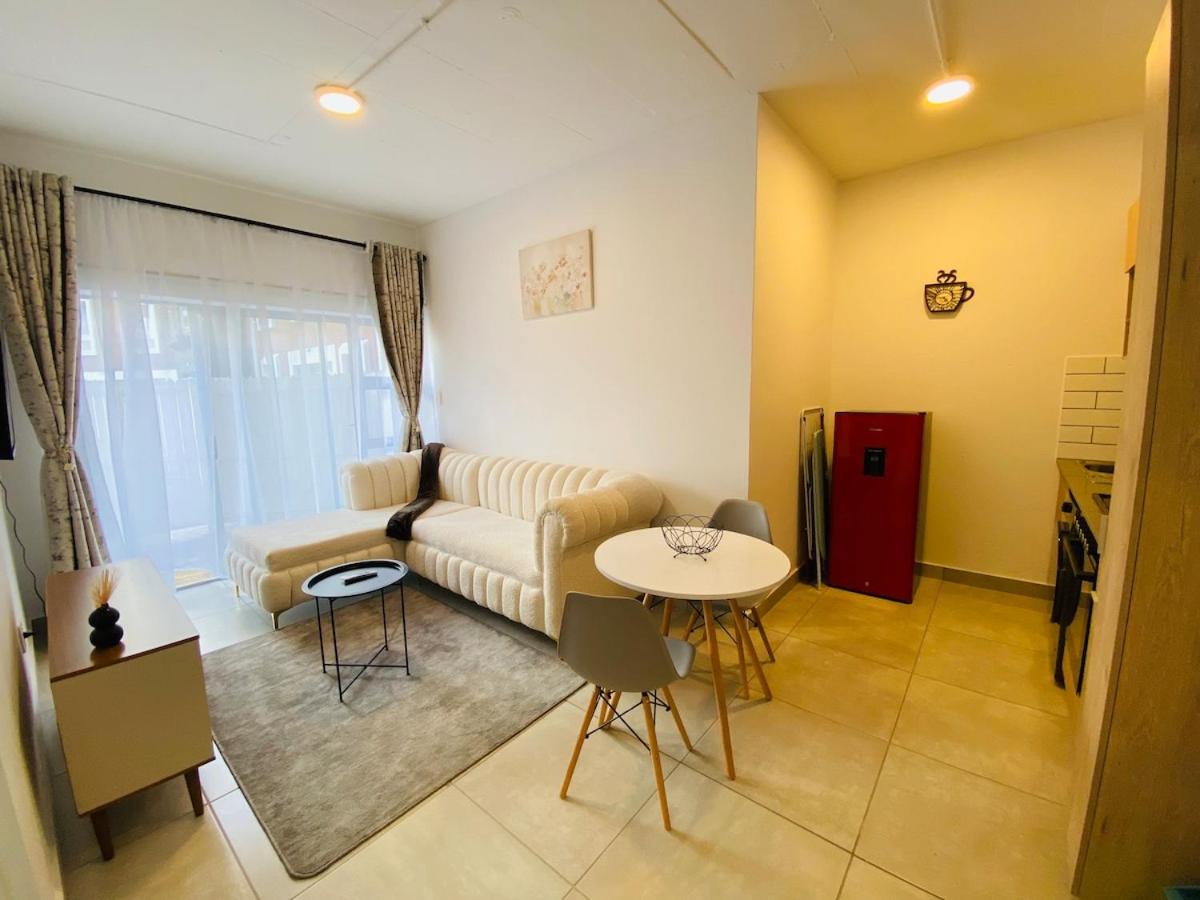 Simi's Comfort in Sandton Illovo Circa - Ferienwohnung Johannesburg