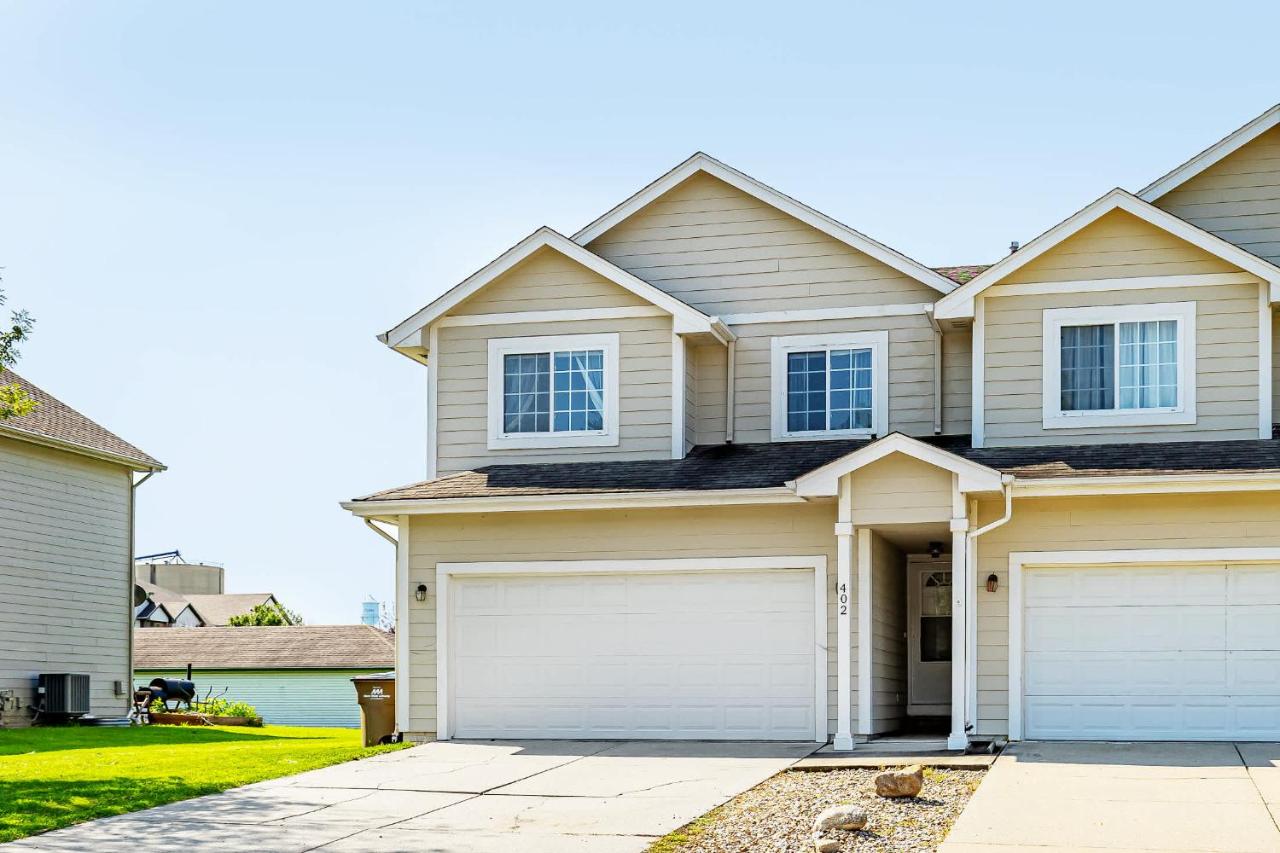 Spacious 4 Bed 2-5 BA Modern Home - B&B Altoona