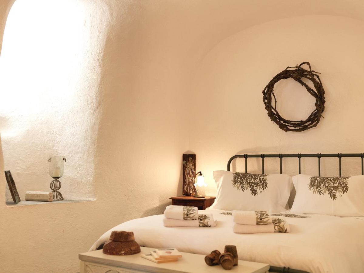 One-Bedroom Cave House House-Olive
