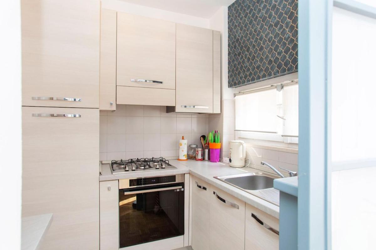 Light Blue Home-Sempione Park-Metro M2-Brera - Bed and Breakfast Milaan