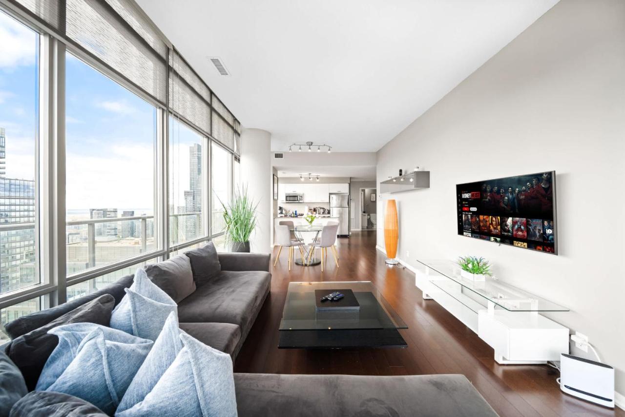 Lux Penthouse Retreat Near Yorkville with Parking - Ferienwohnung Toronto