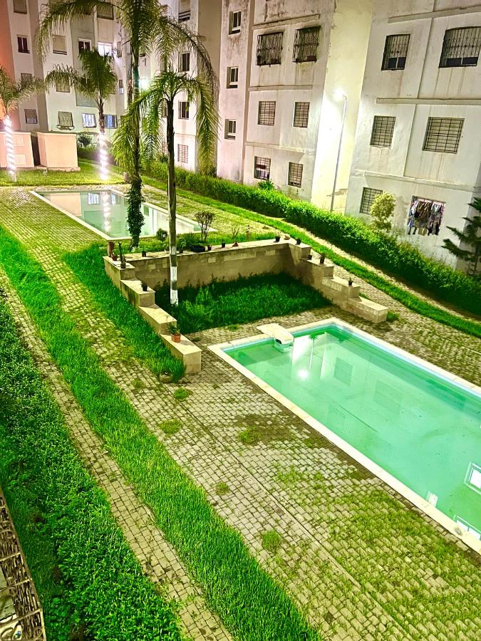 Appartement neuf, calme, avec piscine pour enfant - B&B Casablanca
