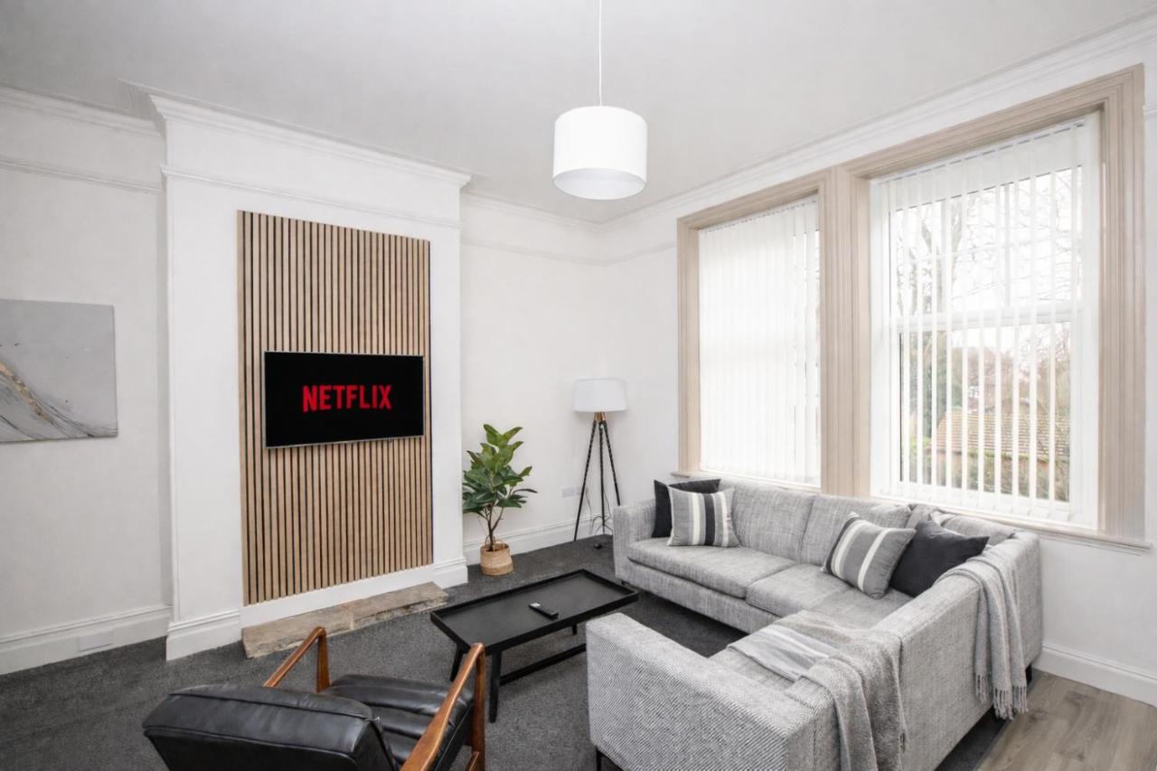 Blenheim by Alt-Stay Contractor Accommodation - 3 Bed Contractor Apartment With Parking, Wi-Fi & Full Kitchen - Ideal For Long stays - Chambres d'hôtes Wakefield