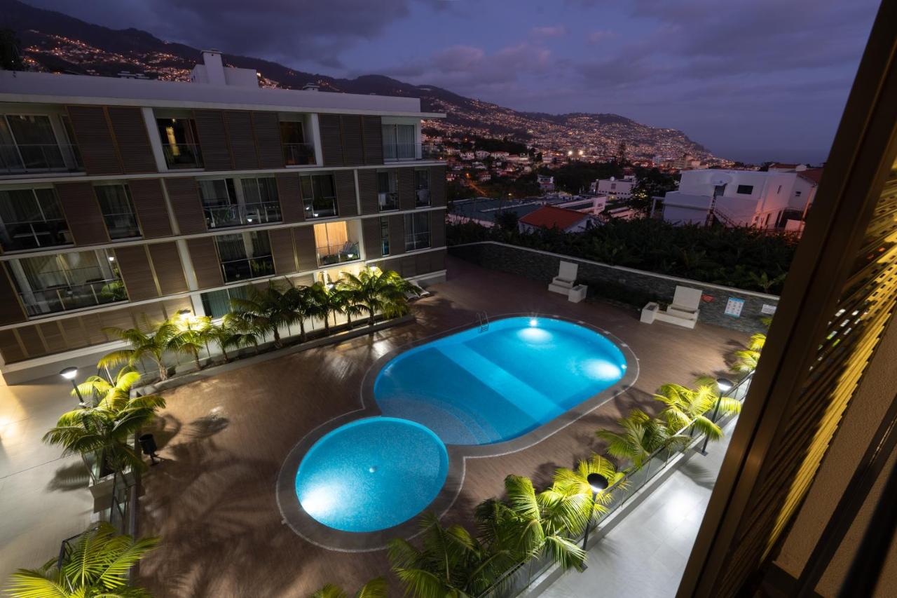 Gardenia - Pool Modern APT by LovelyStay - Chambres d'hôtes Funchal
