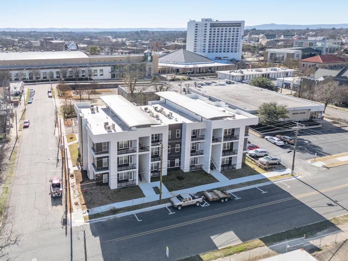 Stylish Suite 102 by Downtown & Convention Center! - B&B Hot Springs