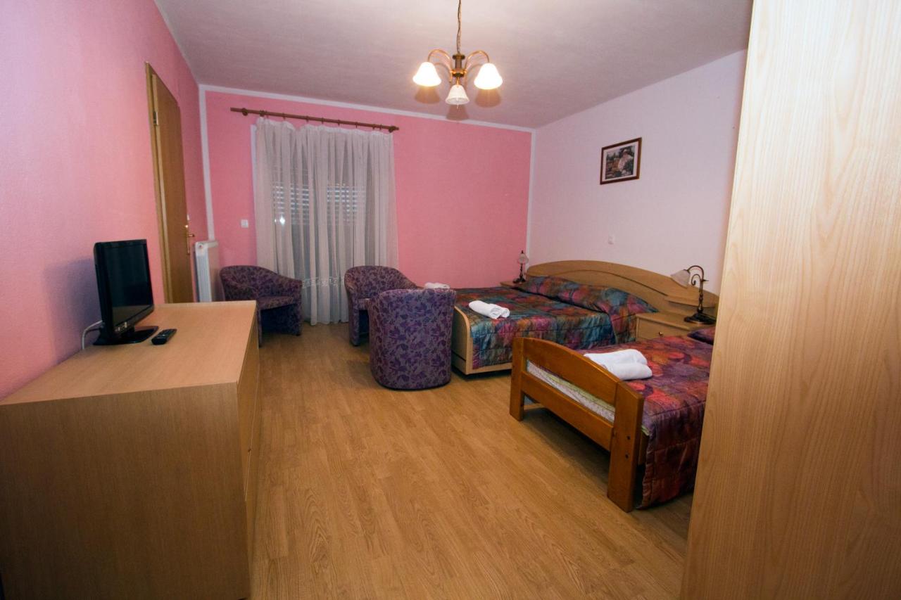 Dreibettzimmer mit Balkon