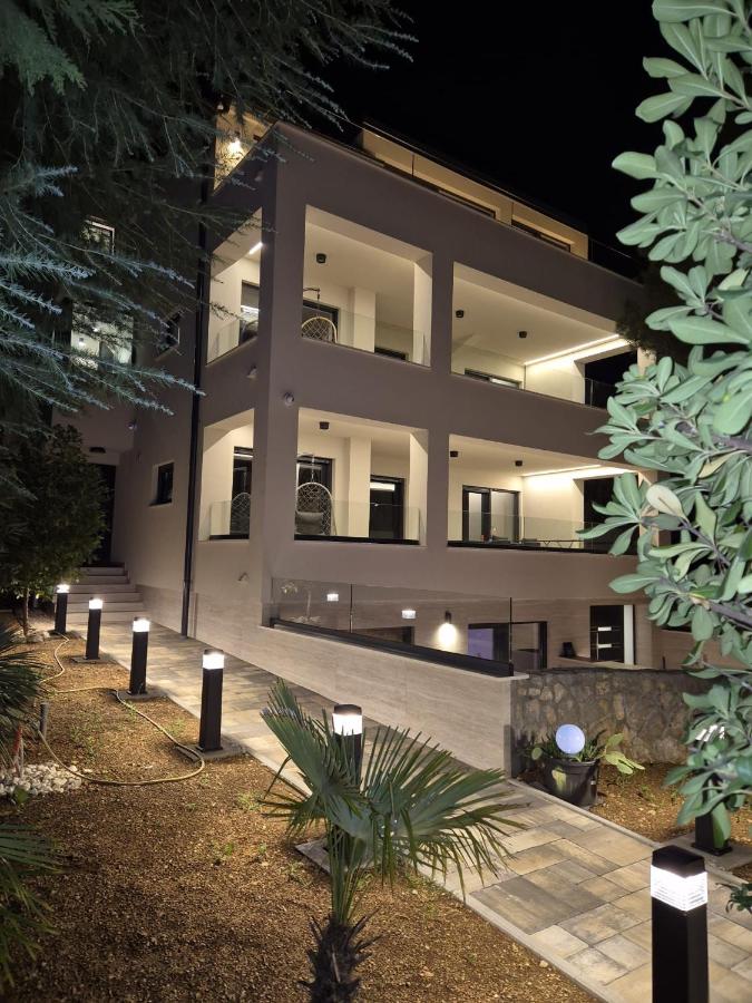 M Residence - luxury apartments with private pools - B&B Punat