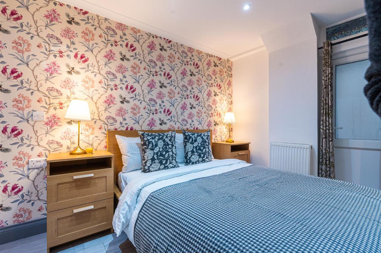 Charming Fulham 3BR 3BA Steps from Tube - B&B London