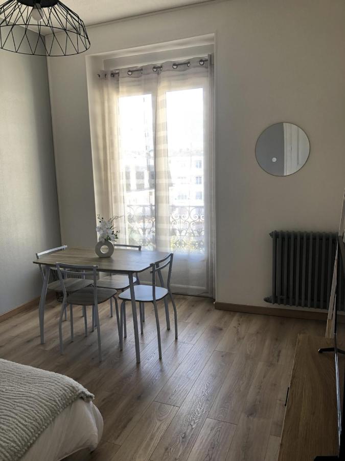 Studio 25m2 avec parking et balcon centre ville - B&B Aix-les-Bains