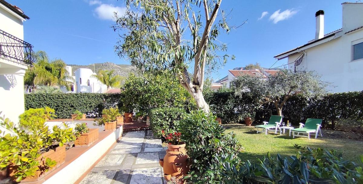 Villa 120m dal Mare - WiFi, Giardino, Posto auto Privato - B&B Sperlonga