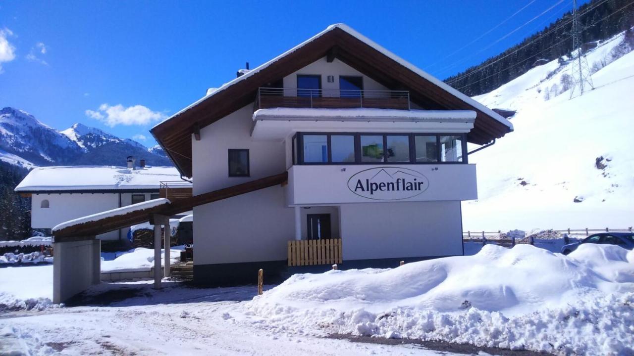 Apartment with Mountain View