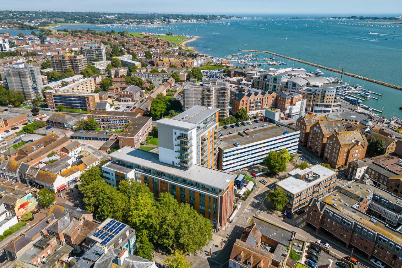 A Wave From It All - Extensive Harbour Views from Wrap-Around Balcony - B&B Poole