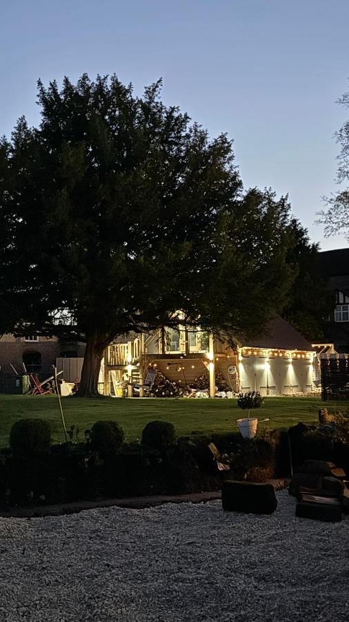 The TreeHouse Hideaway - B&B Shrewsbury