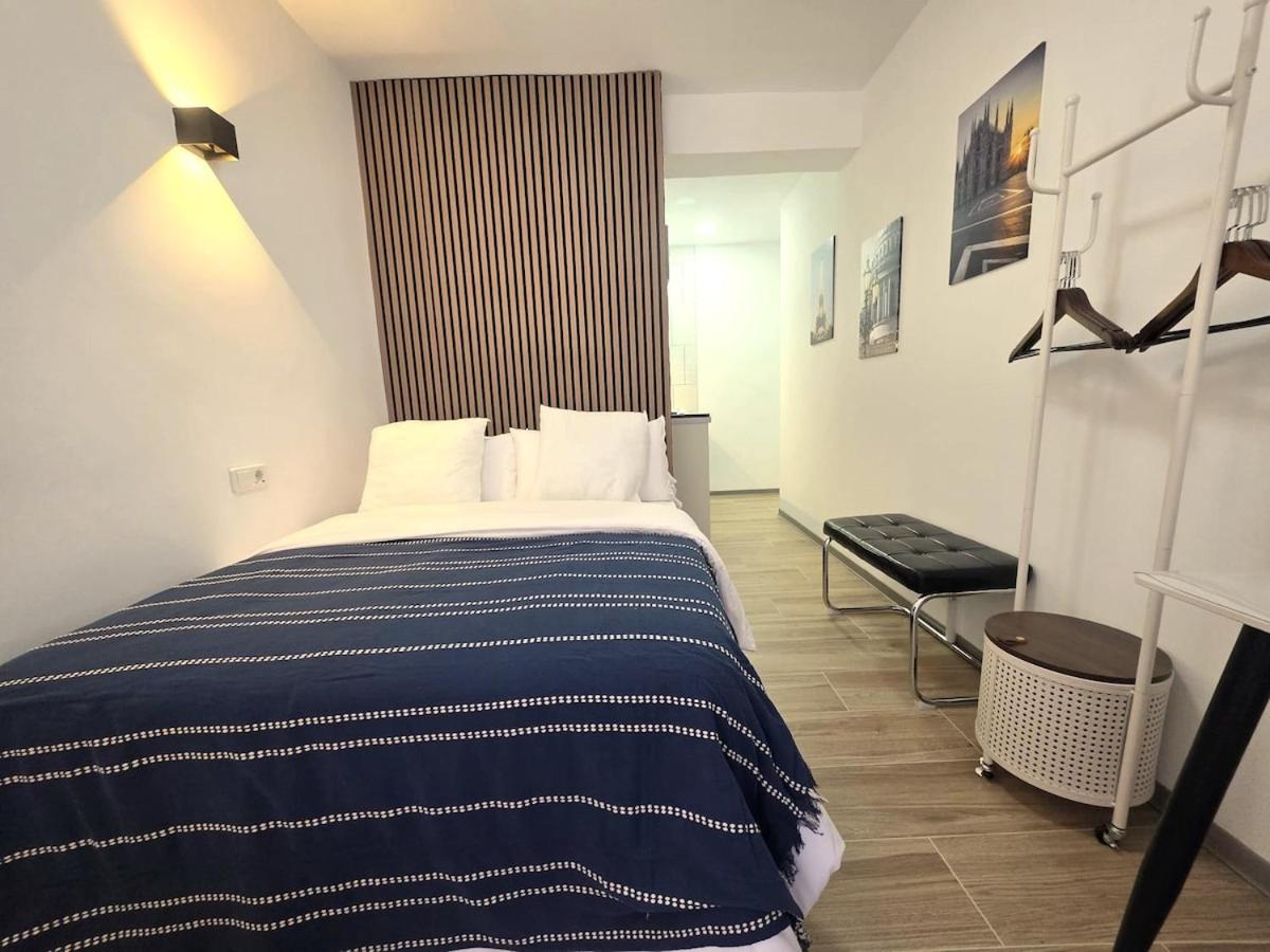 202 Urban Studio Kitchenette & Private Bathroom - B&B Madrid