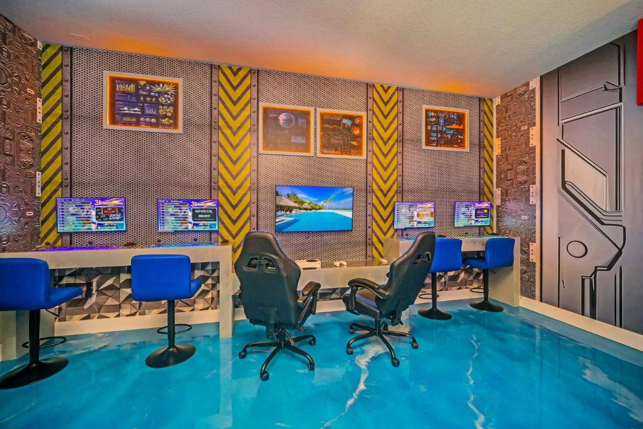 Large Luxury Retreat With Game Room In Windsor Cay - Bed and Breakfast Orlando
