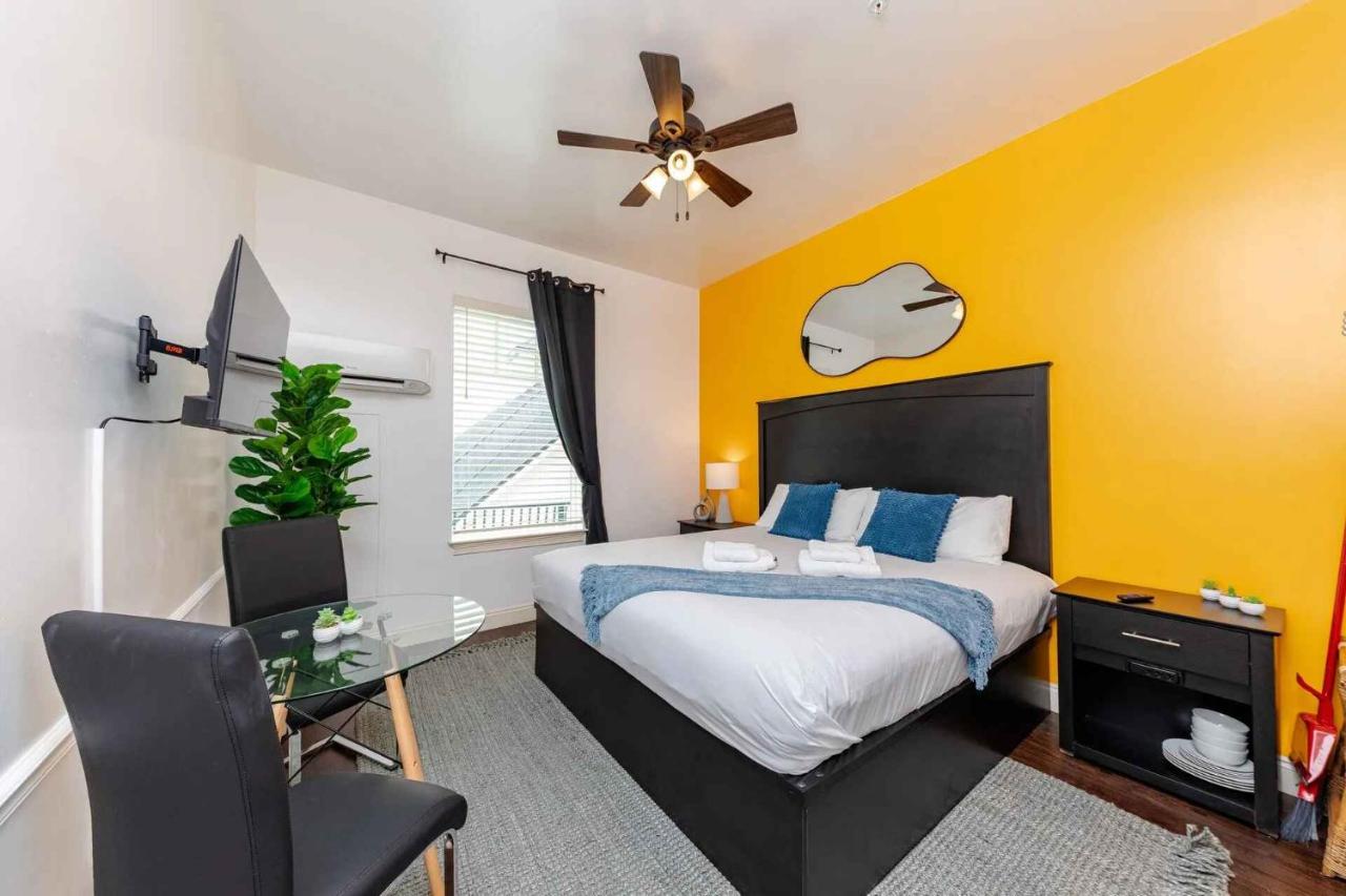 30A Inn & Suites Superior Room King and Queen